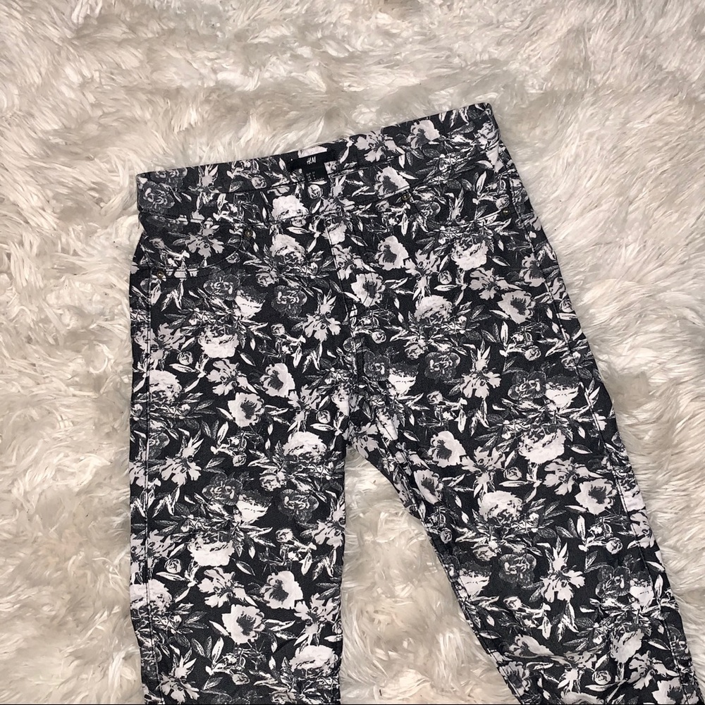 B&W floral H&M pants - Size 6 (EUC)